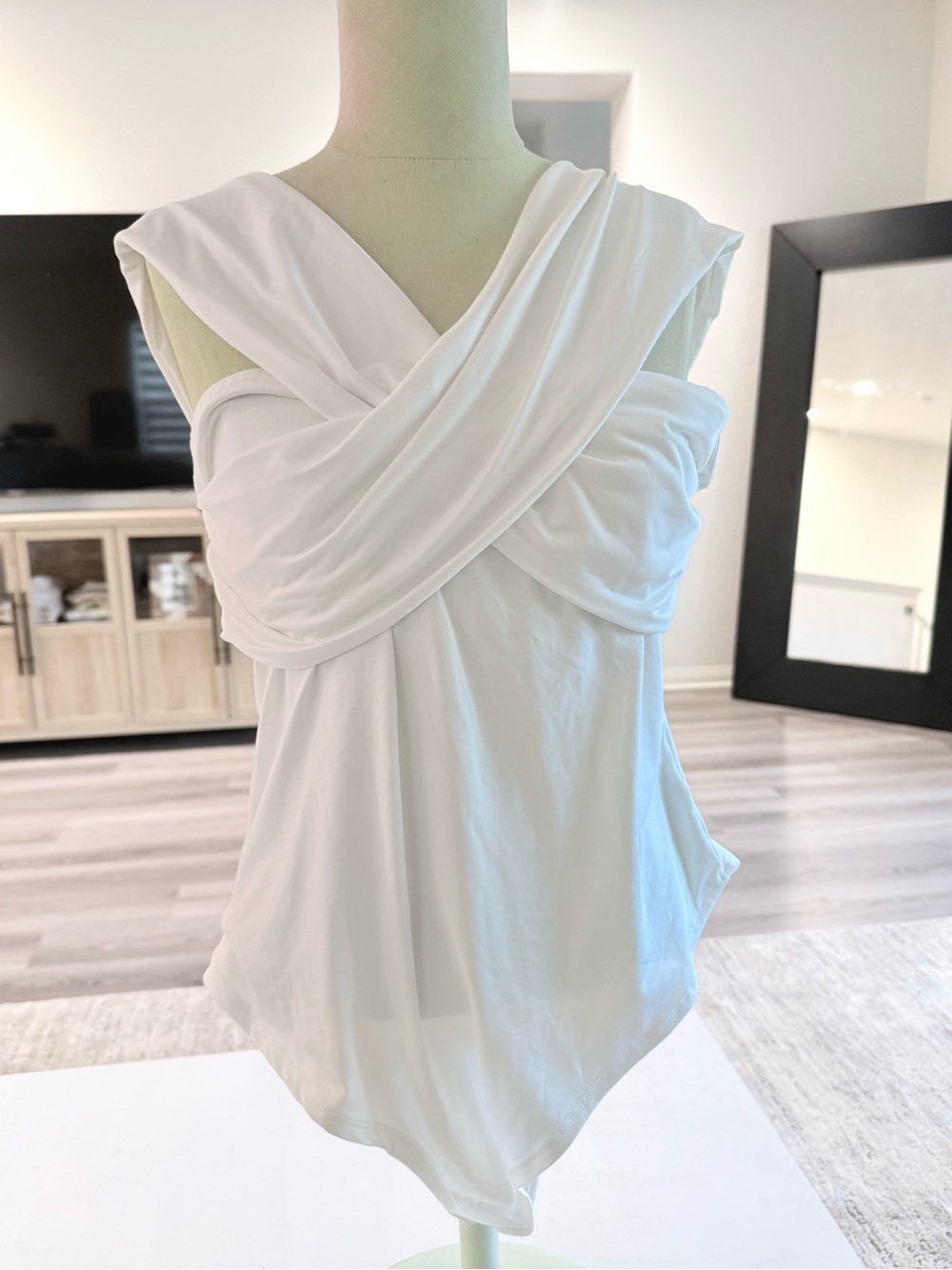 CIDER Women’s White wrap criss cross twist front top Draped back shirt XL